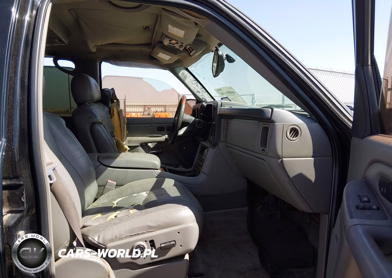 2005 Cadillac Escalade Standard VIN:1GYEC63N25R247329 - 5
