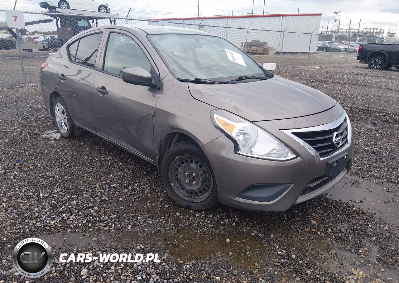 2016 Nissan Versa 1.6 S+