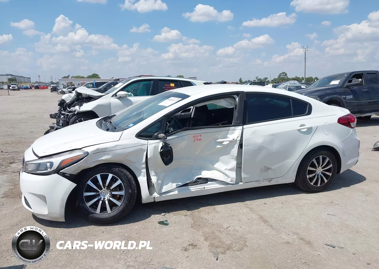2018 Kia Forte Lx VIN:3KPFK4A75JE243657 - 14