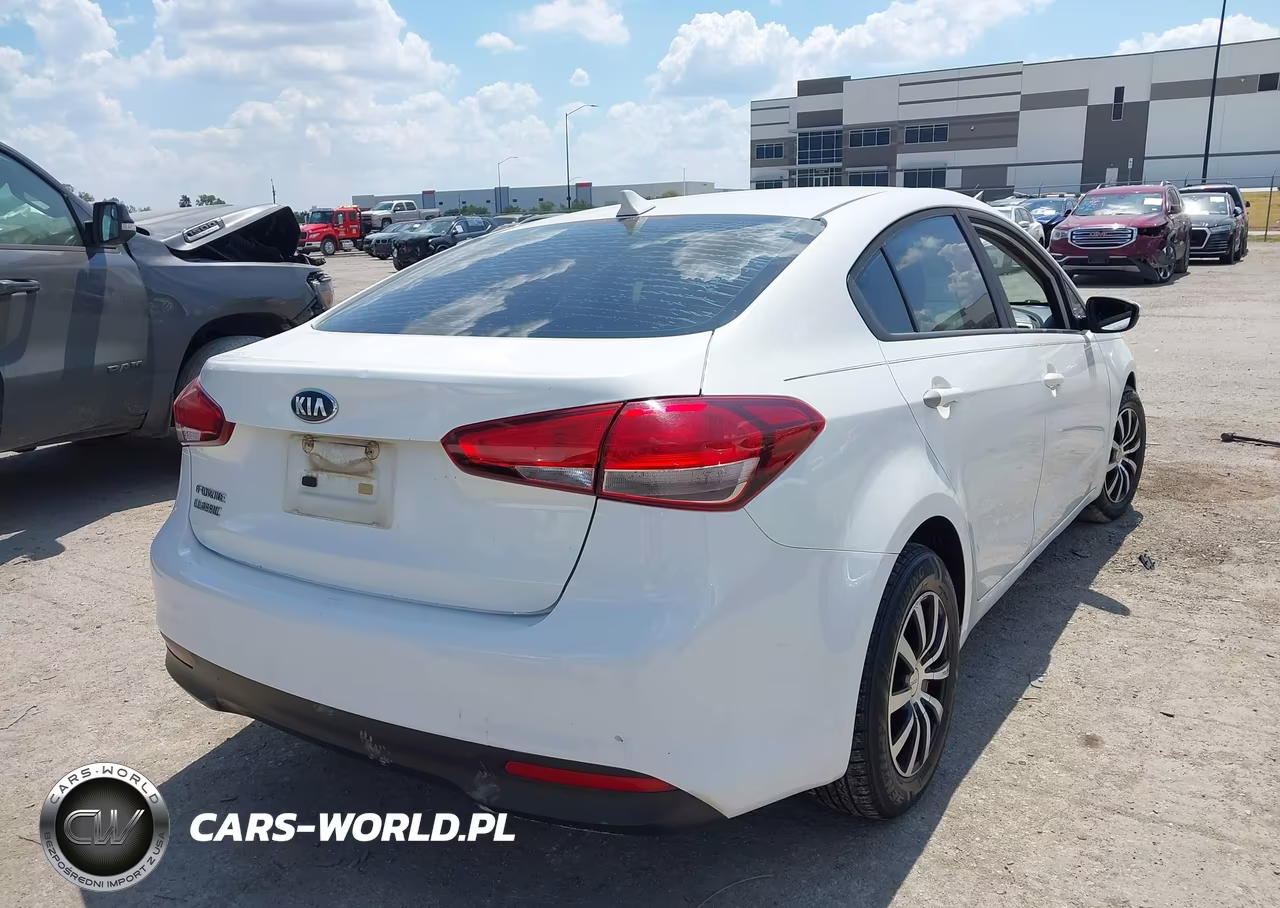 2018 Kia Forte Lx VIN:3KPFK4A75JE243657 - 4