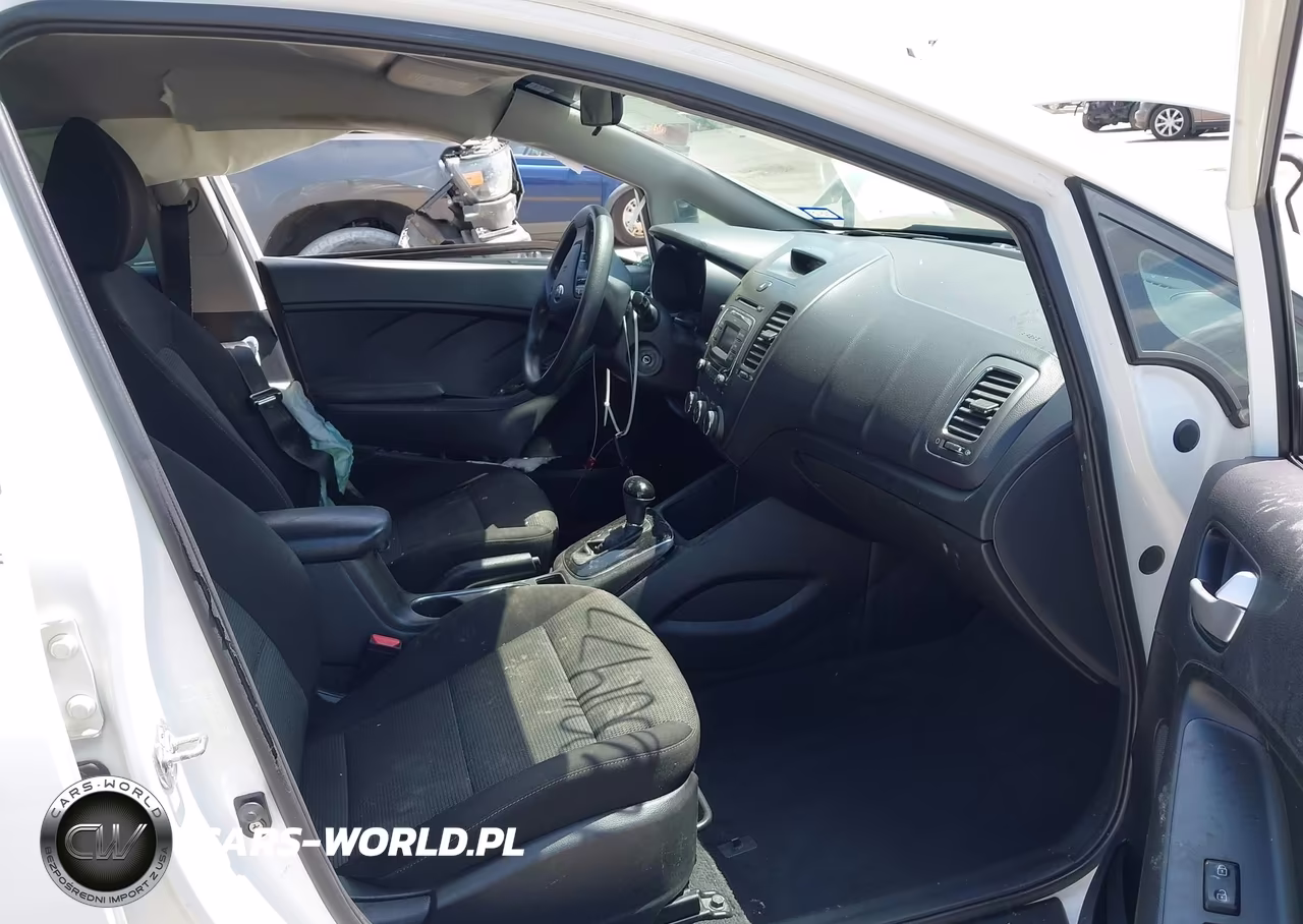 2018 Kia Forte Lx VIN:3KPFK4A75JE243657 - 5