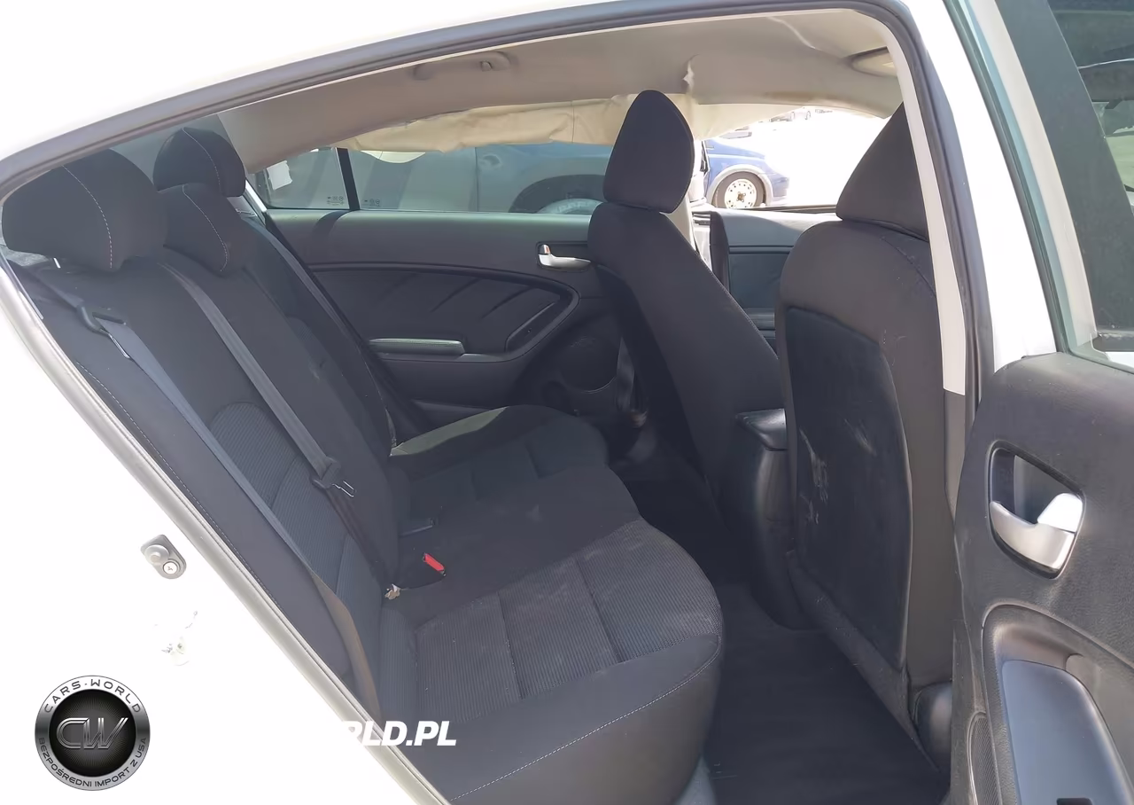 2018 Kia Forte Lx VIN:3KPFK4A75JE243657 - 8