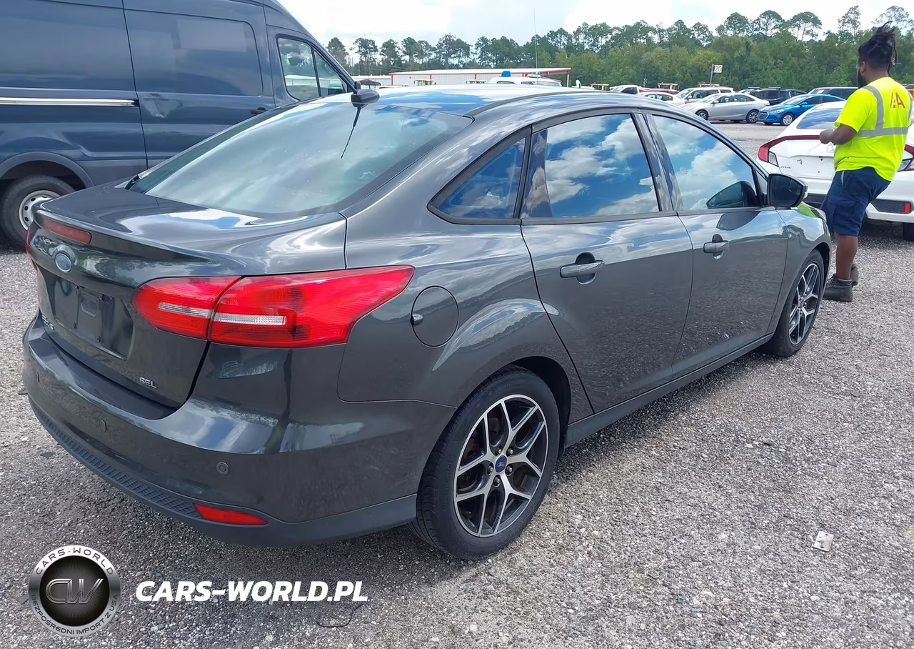 2017 Ford Focus Sel VIN:1FADP3H29HL262474 - 4