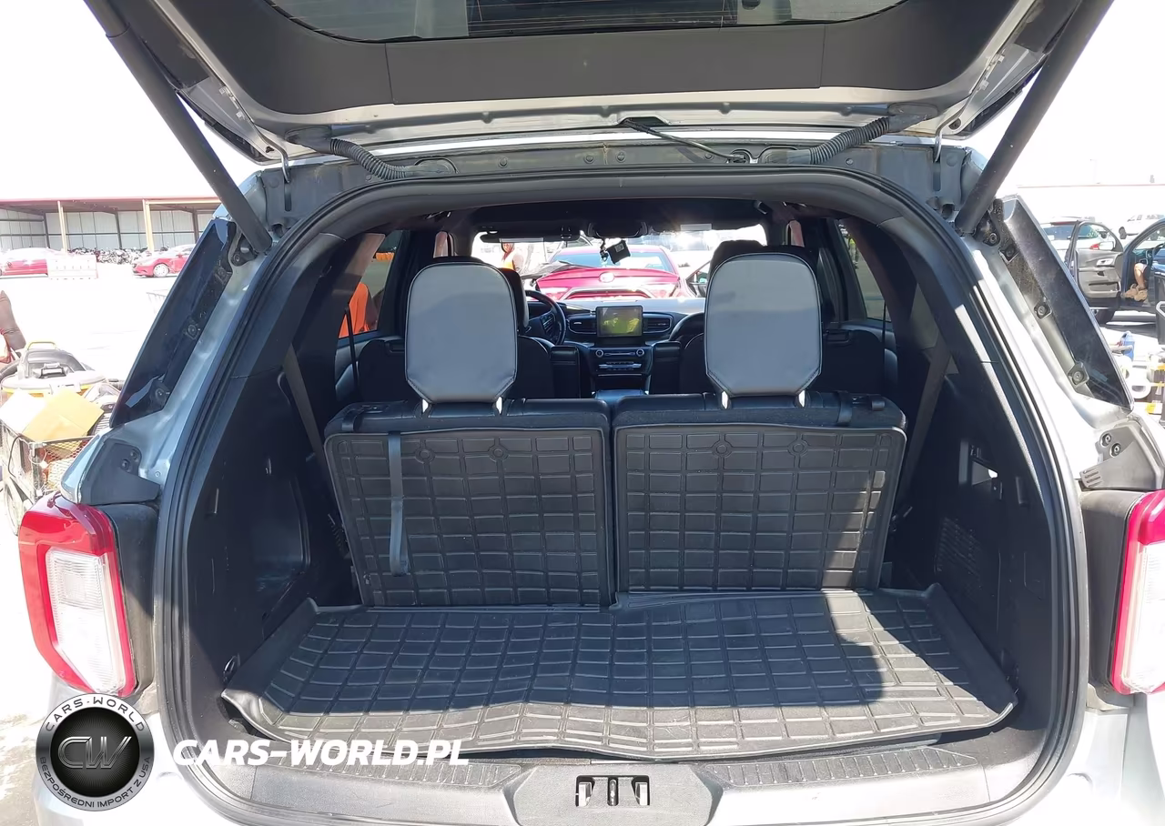 2020 Ford Explorer Xlt VIN:1FMSK8DH5LGC25880 - 18