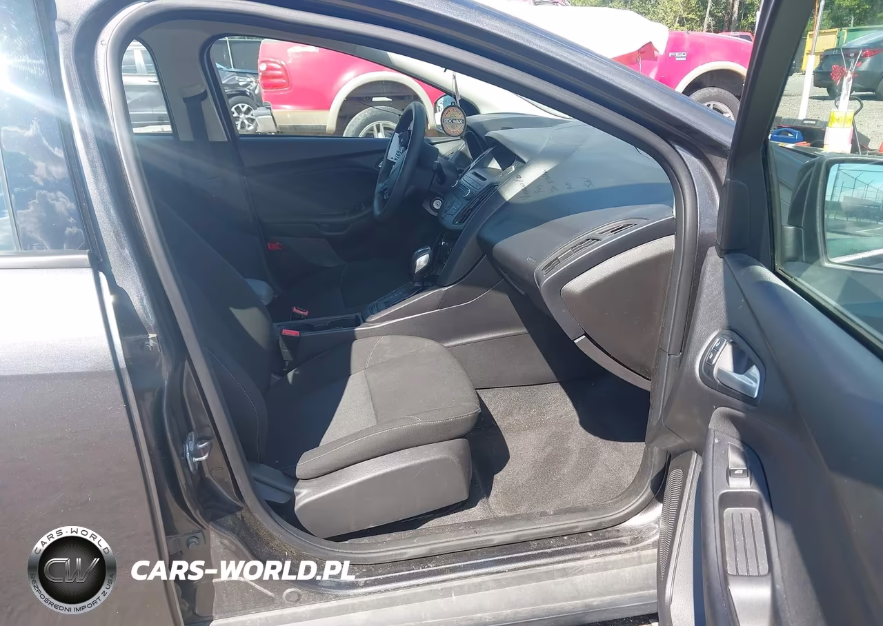 2015 Ford Focus Se VIN:1FADP3F24FL295768 - 5