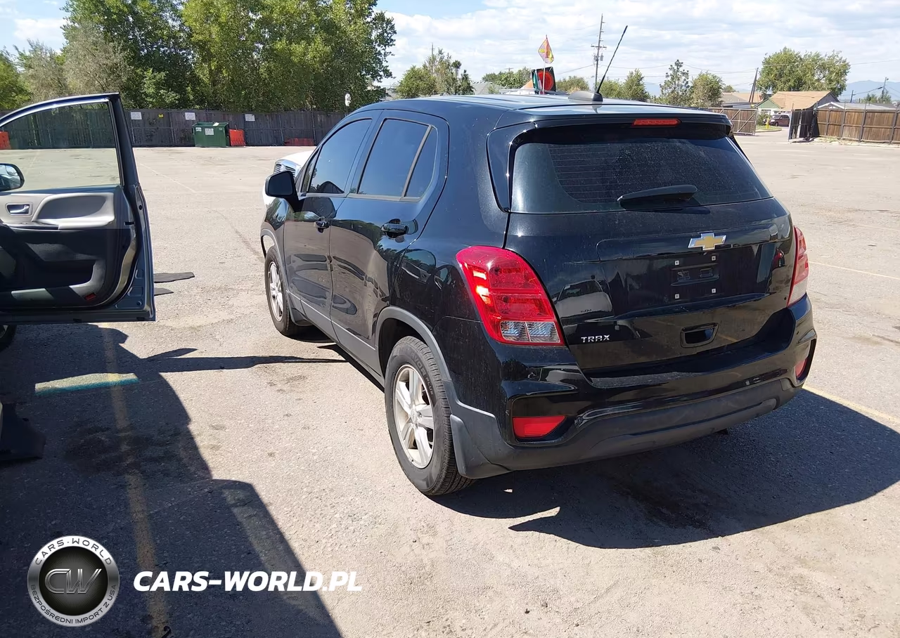 2019 Chevrolet Trax Ls VIN:3GNCJKSB4KL221876 - 3