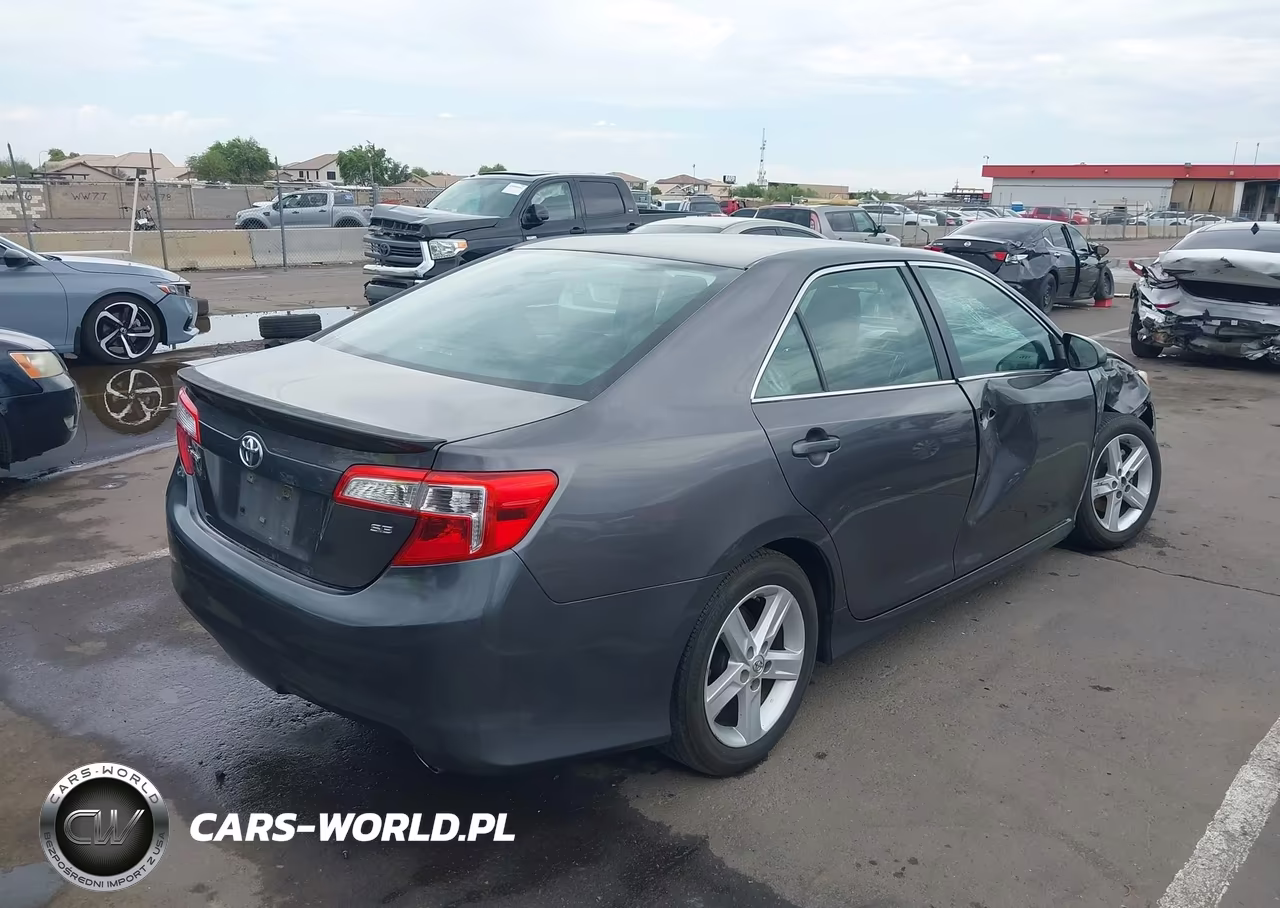 2014 Toyota Camry Se VIN:4T1BF1FK0EU461233 - 4