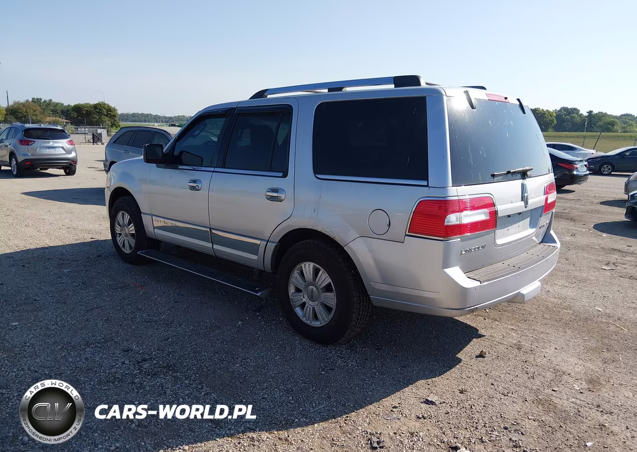 2010 Lincoln Navigator VIN:5LMJJ2J53AEJ07600 - 3