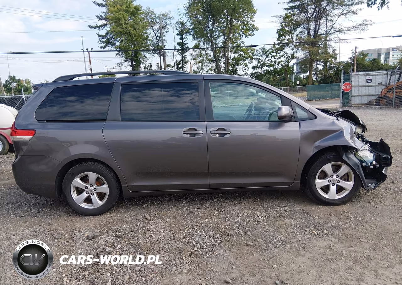 2013 Toyota Sienna Le V6 8 Passenger VIN:5TDKK3DC2DS391888 - 13