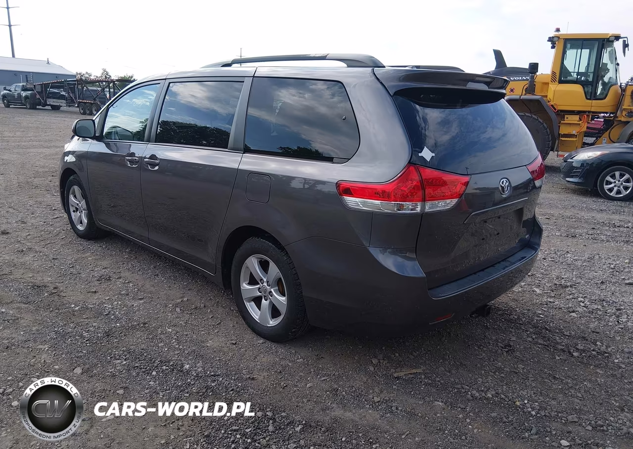 2013 Toyota Sienna Le V6 8 Passenger VIN:5TDKK3DC2DS391888 - 3