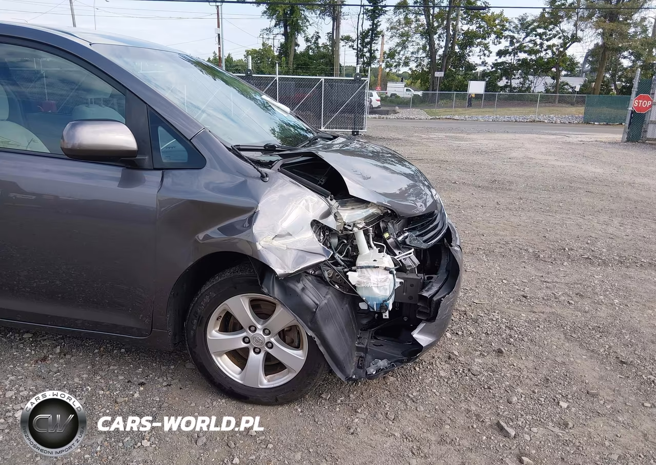 2013 Toyota Sienna Le V6 8 Passenger VIN:5TDKK3DC2DS391888 - 6