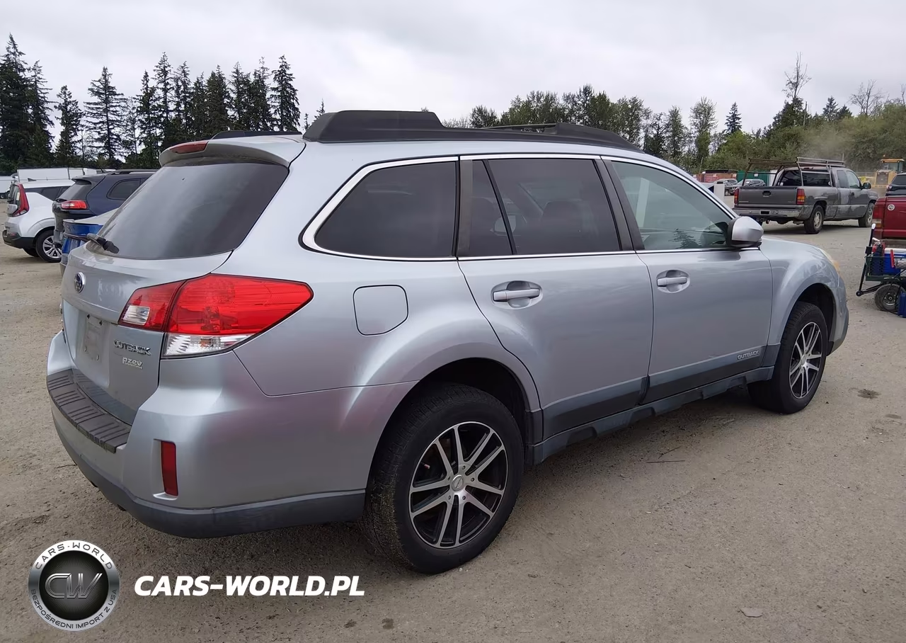 2013 Subaru Outback 2.5I Premium VIN:4S4BRBCC6D3274805 - 4