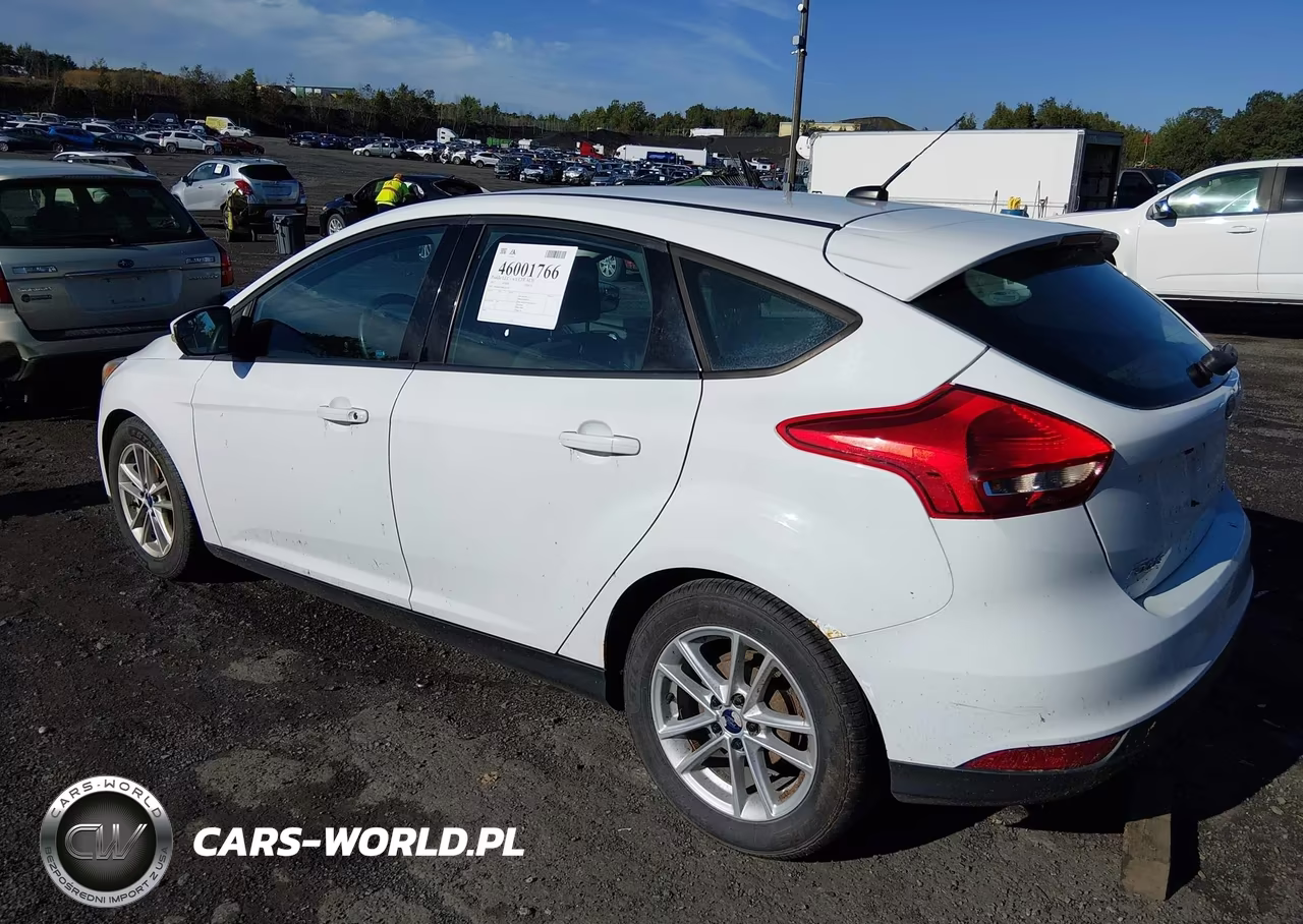 2017 Ford Focus Se VIN:1FADP3K28HL243410 - 3
