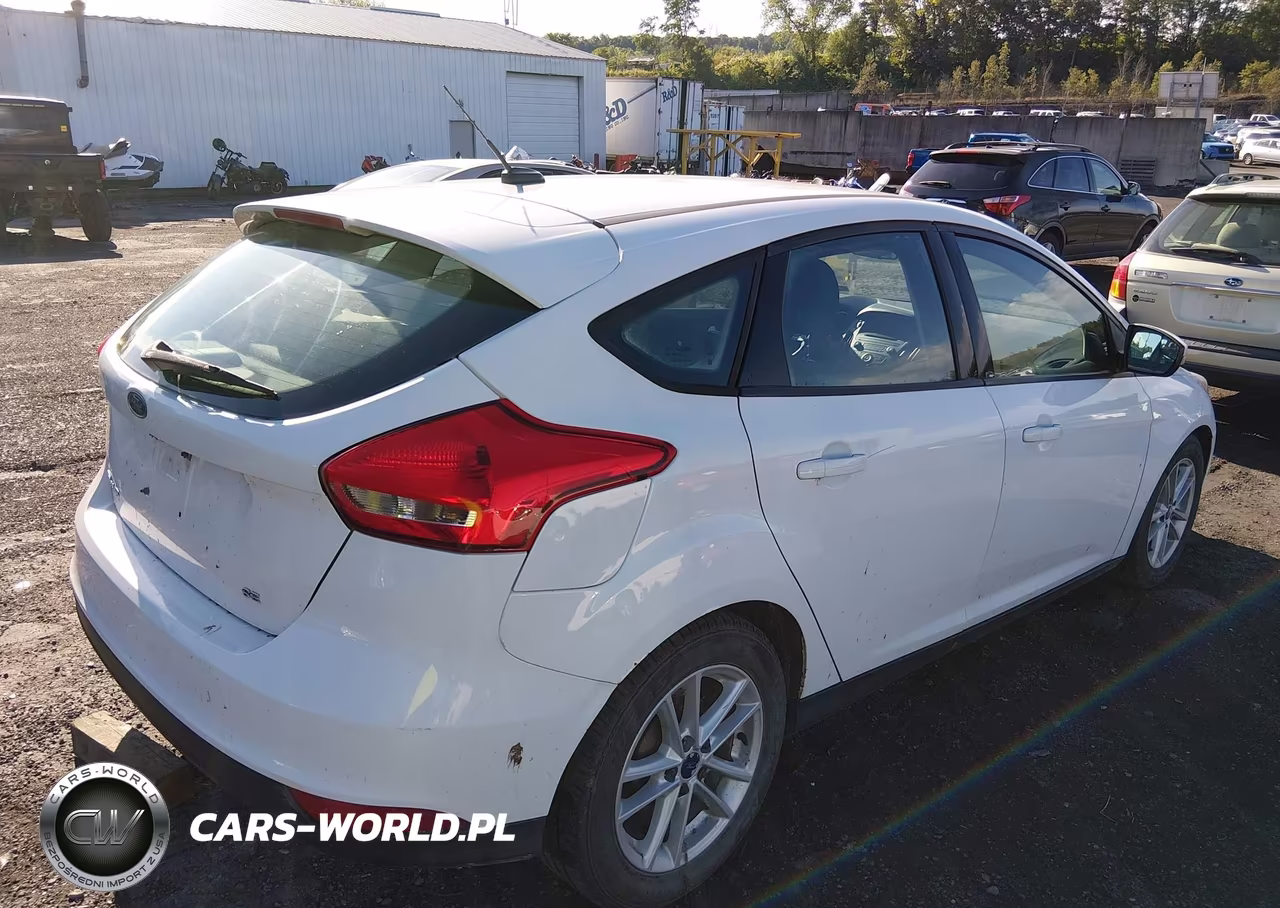 2017 Ford Focus Se VIN:1FADP3K28HL243410 - 4
