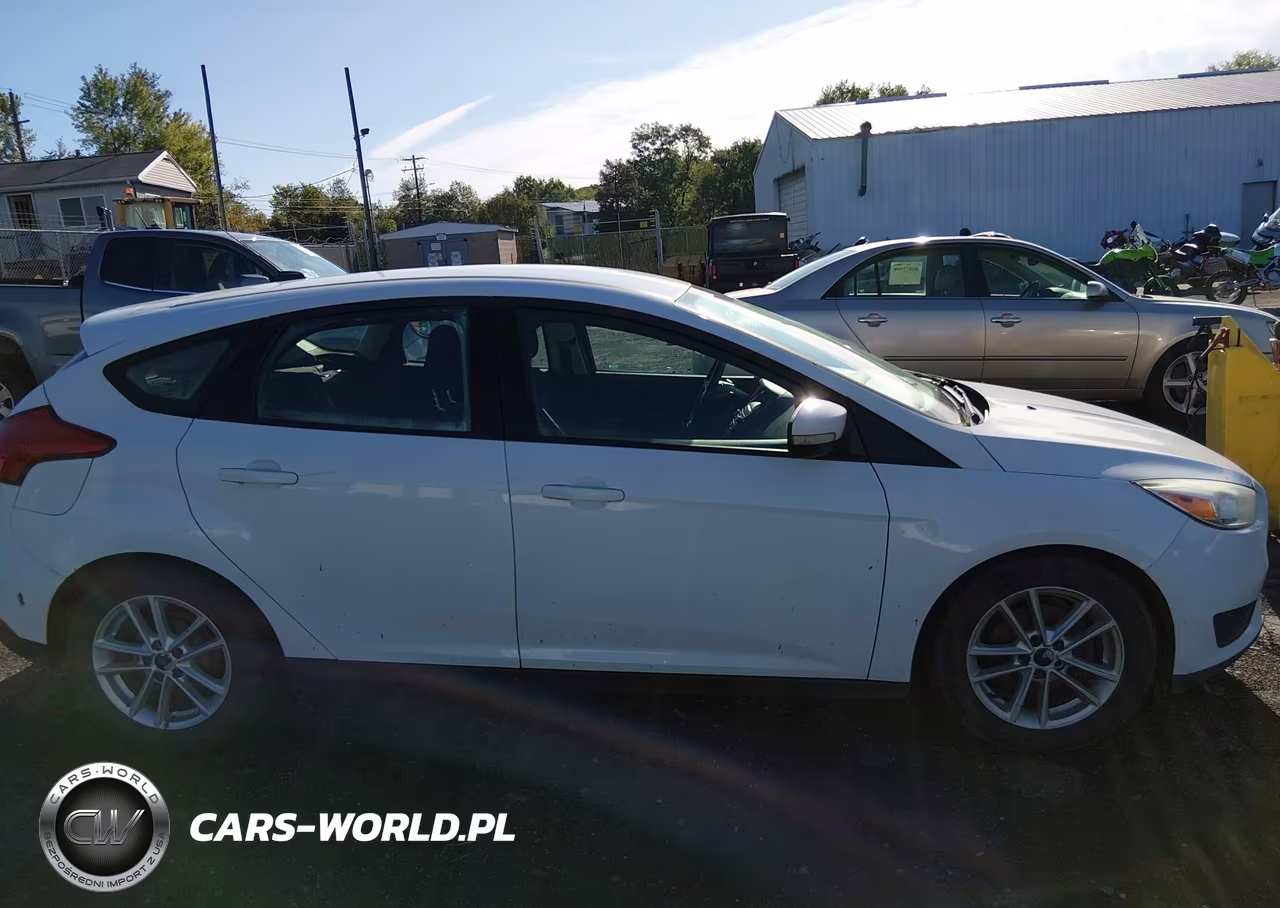 2017 Ford Focus Se VIN:1FADP3K28HL243410 - 6