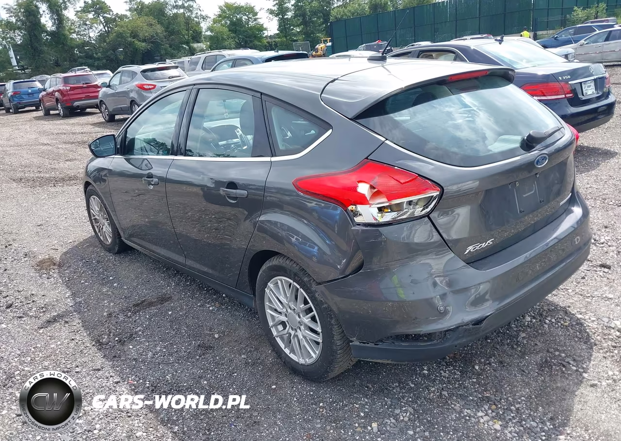2015 Ford Focus Titanium VIN:1FADP3N22FL381159 - 3