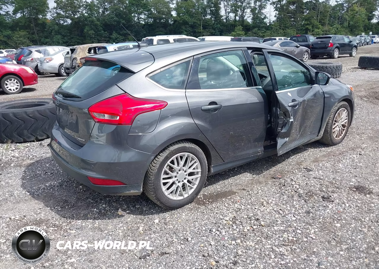 2015 Ford Focus Titanium VIN:1FADP3N22FL381159 - 4