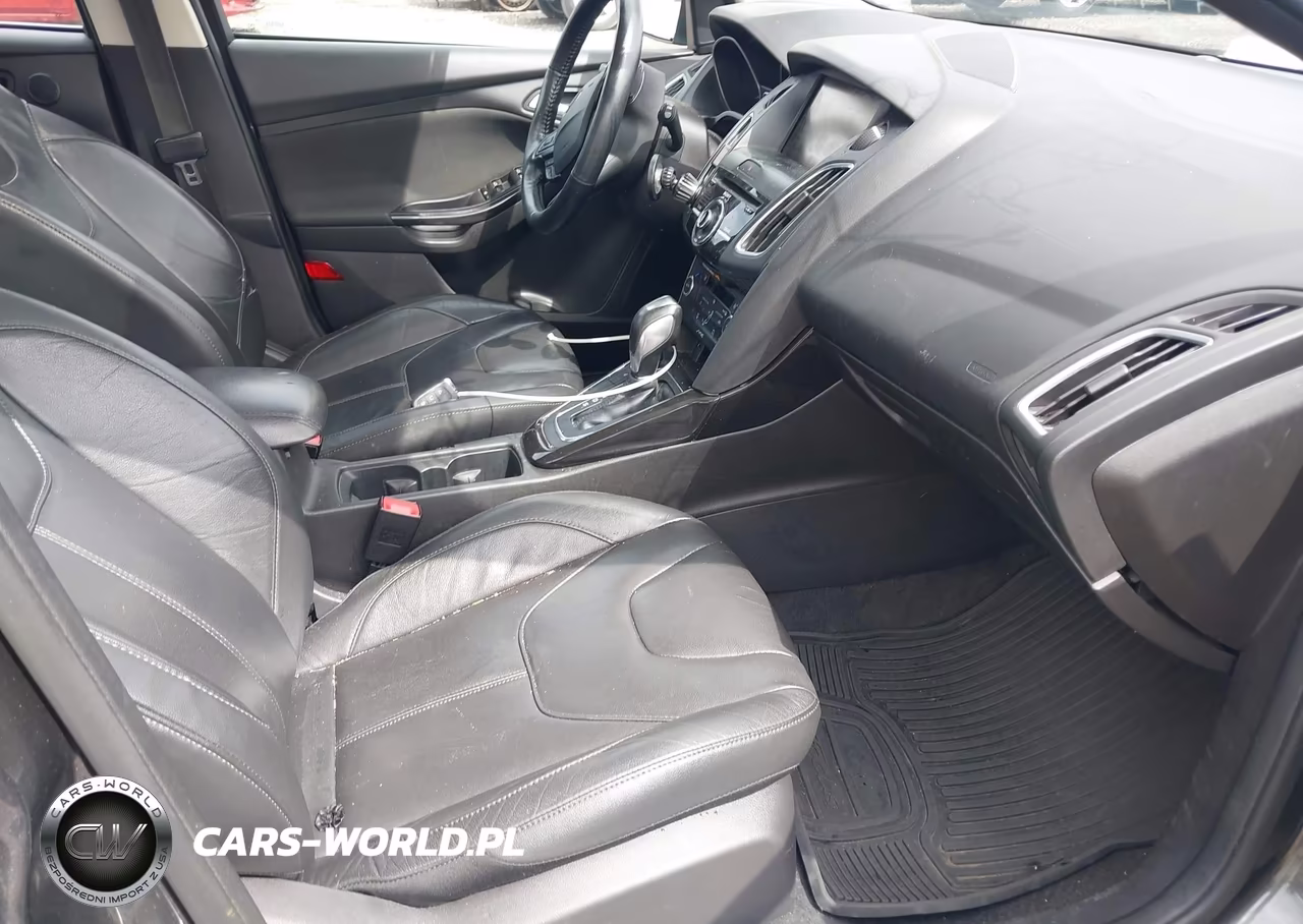 2015 Ford Focus Titanium VIN:1FADP3N22FL381159 - 5