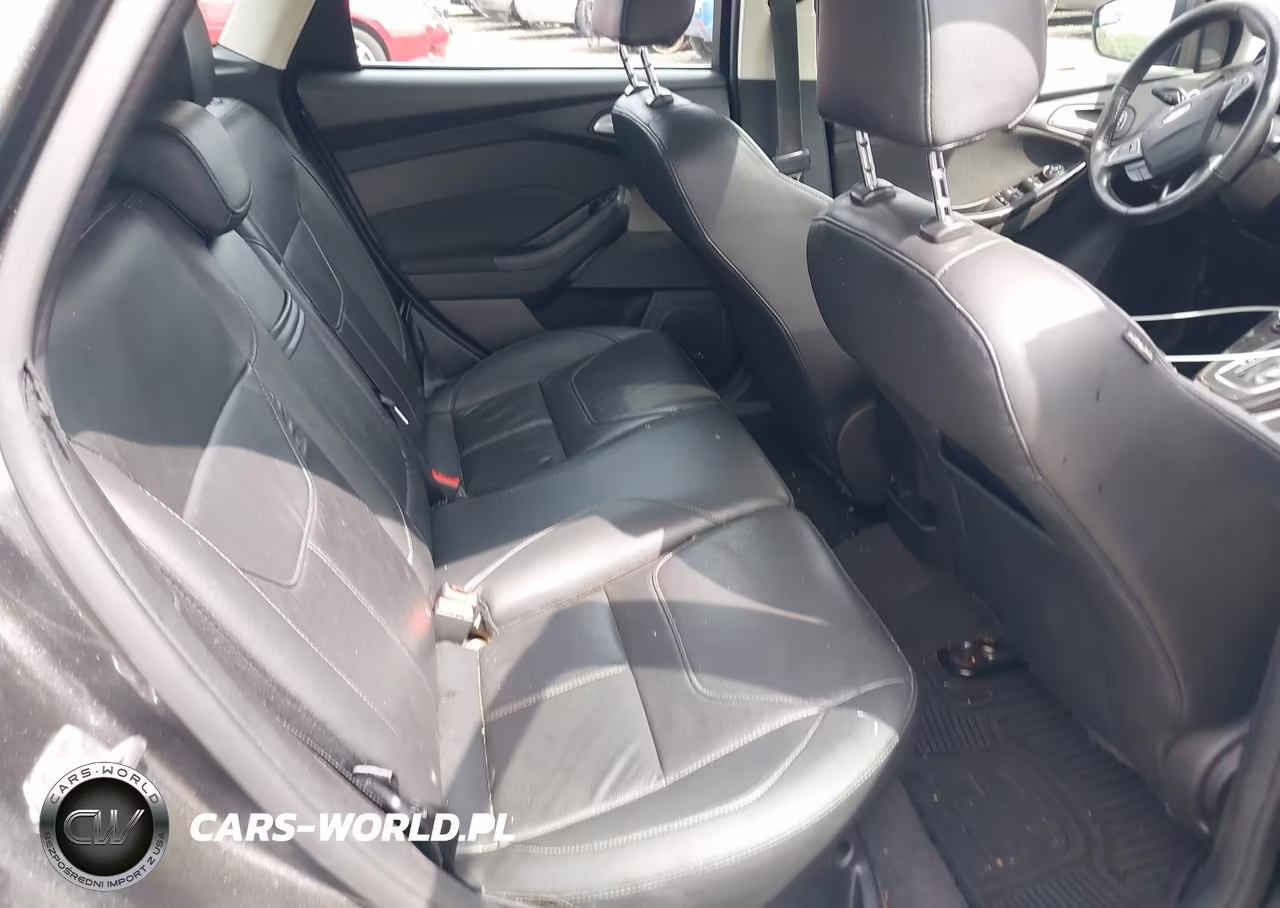 2015 Ford Focus Titanium VIN:1FADP3N22FL381159 - 8