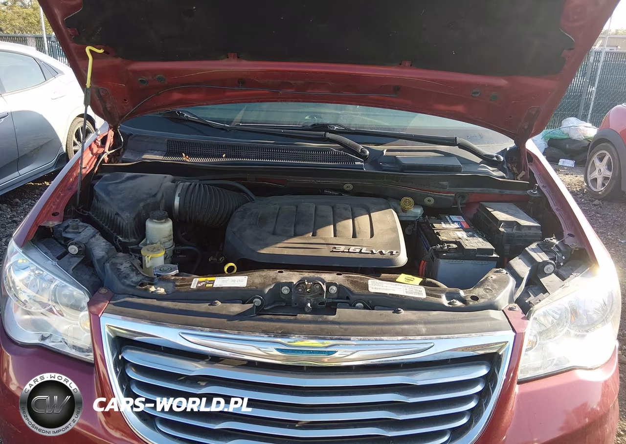 2015 Chrysler Town & Country Touring-L VIN:2C4RC1CG9FR572387 - 10