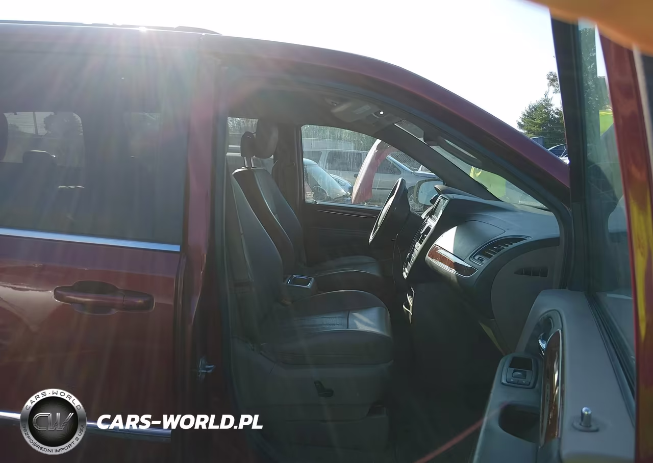 2015 Chrysler Town & Country Touring-L VIN:2C4RC1CG9FR572387 - 5