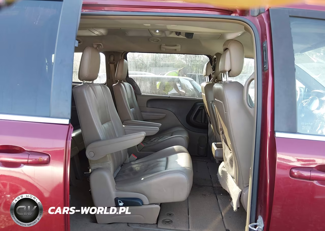 2015 Chrysler Town & Country Touring-L VIN:2C4RC1CG9FR572387 - 8