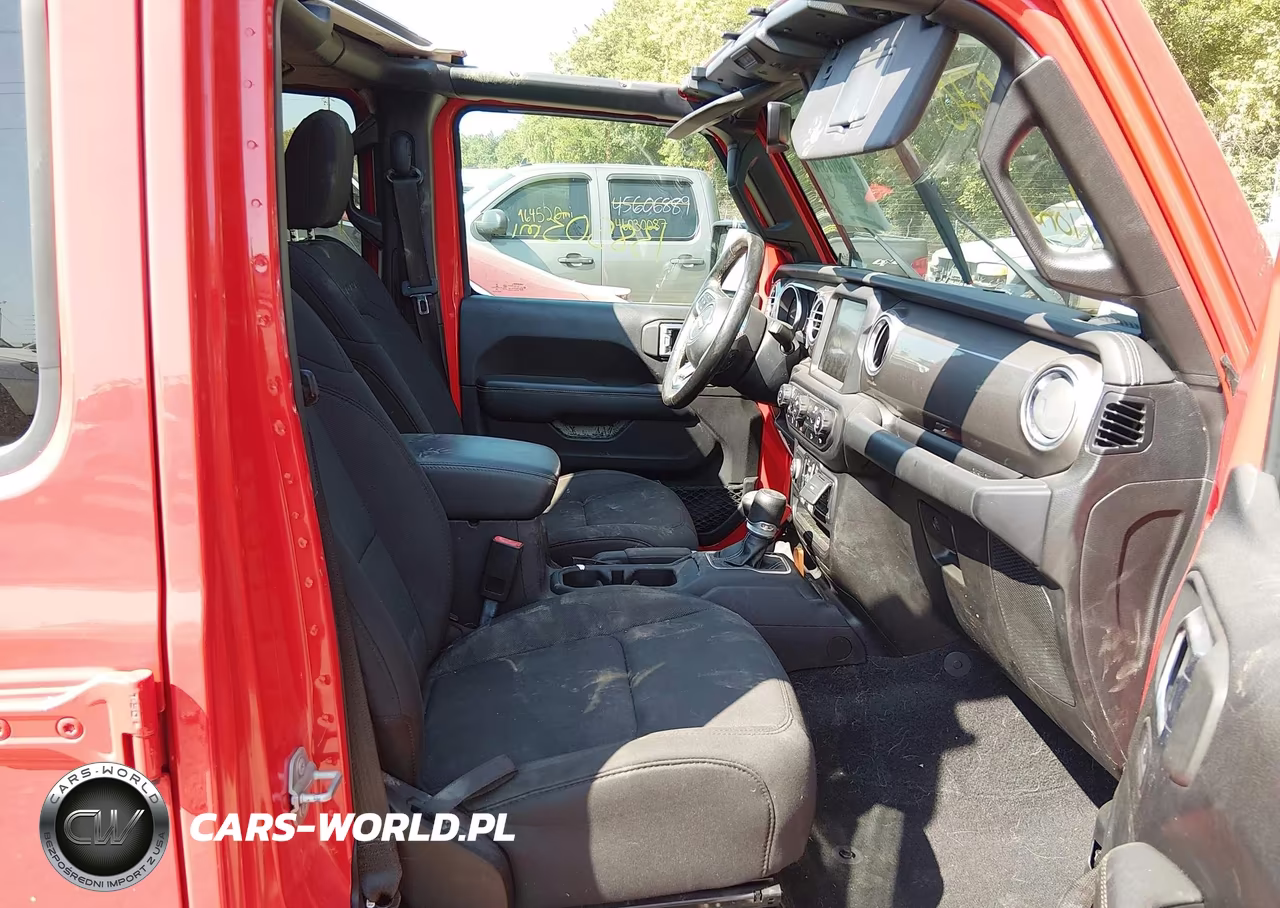2019 Jeep Wrangler Unlimited Sahara 4X4 VIN:1C4HJXEN0KW683332 - 5