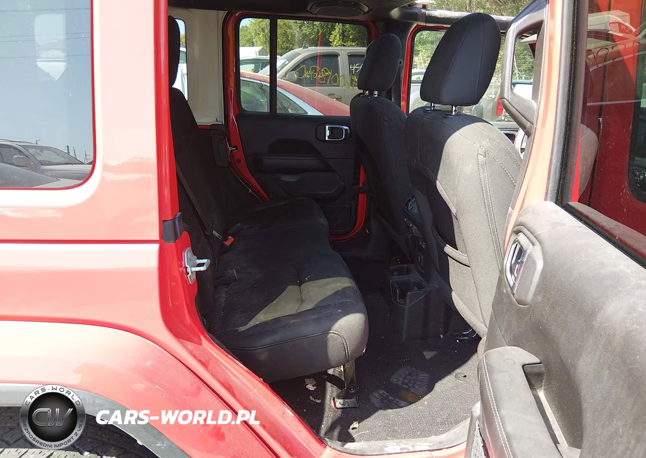 2019 Jeep Wrangler Unlimited Sahara 4X4 VIN:1C4HJXEN0KW683332 - 8