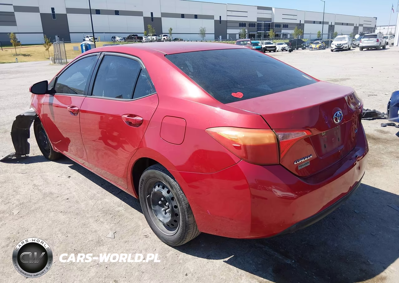 2018 Toyota Corolla Le VIN:5YFBURHE1JP834531 - 3
