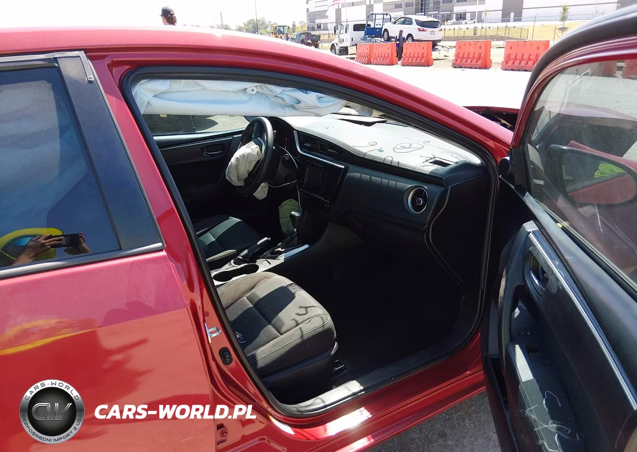 2018 Toyota Corolla Le VIN:5YFBURHE1JP834531 - 5