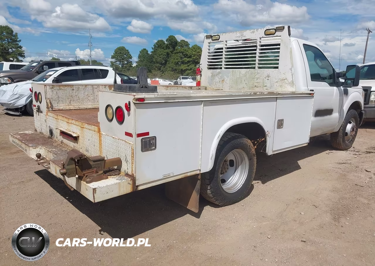 2012 Ford F-350 Chassis Xl VIN:1FDRF3G69CEC95913 - 4