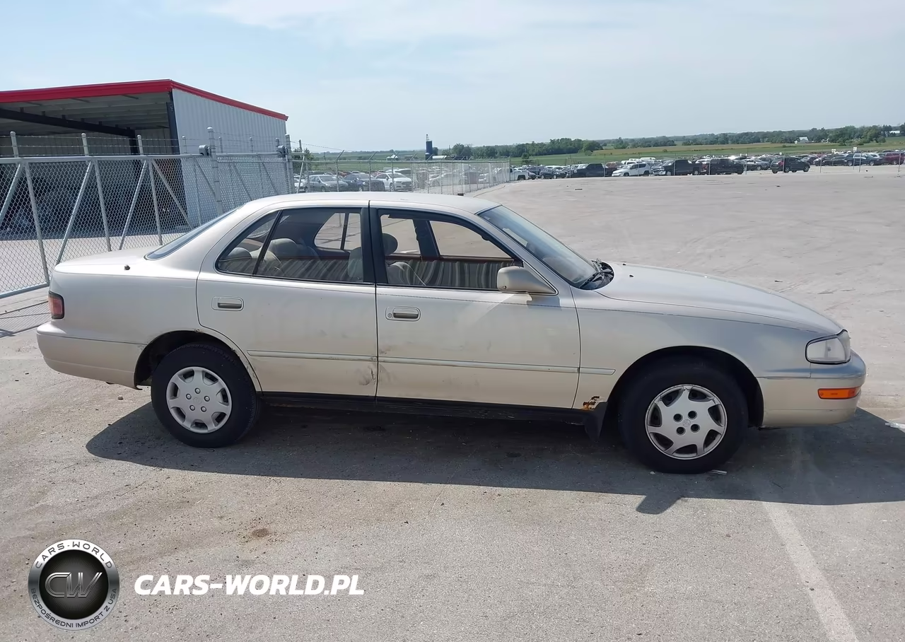 1993 Toyota Camry Le VIN:4T1SK12E1PU260228 - 13