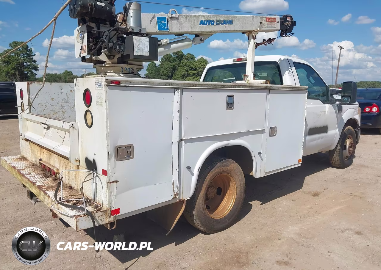 2011 Ford F-350 Chassis Xl VIN:1FDRF3G61BEA91587 - 4