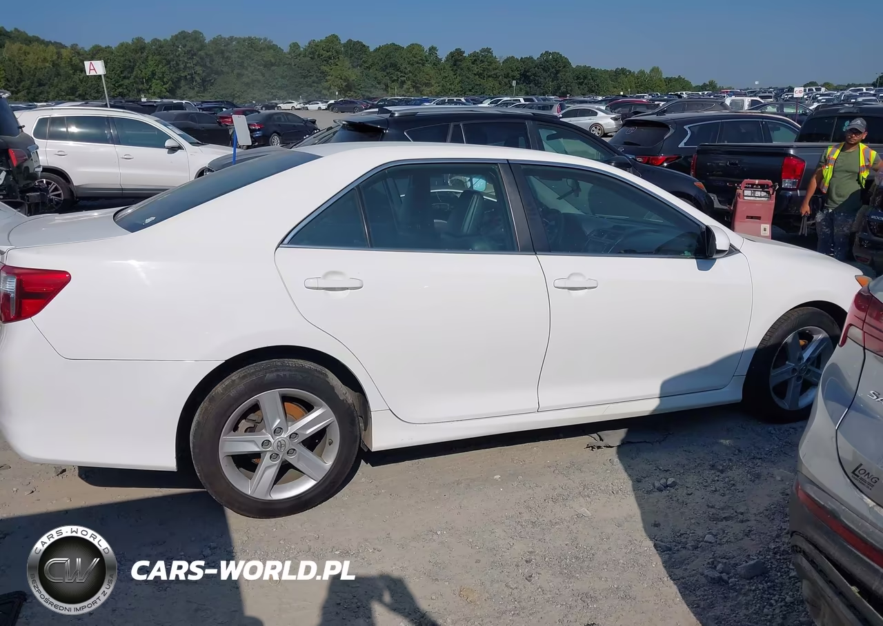2013 Toyota Camry Se VIN:4T1BF1FK6DU702064 - 13