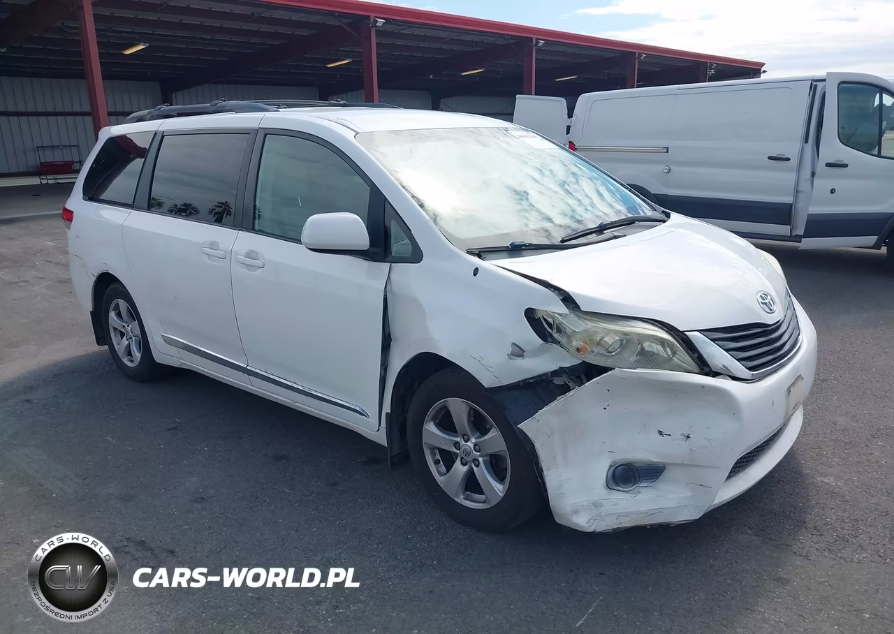 2012 Toyota Sienna Le V6 8 Passenger