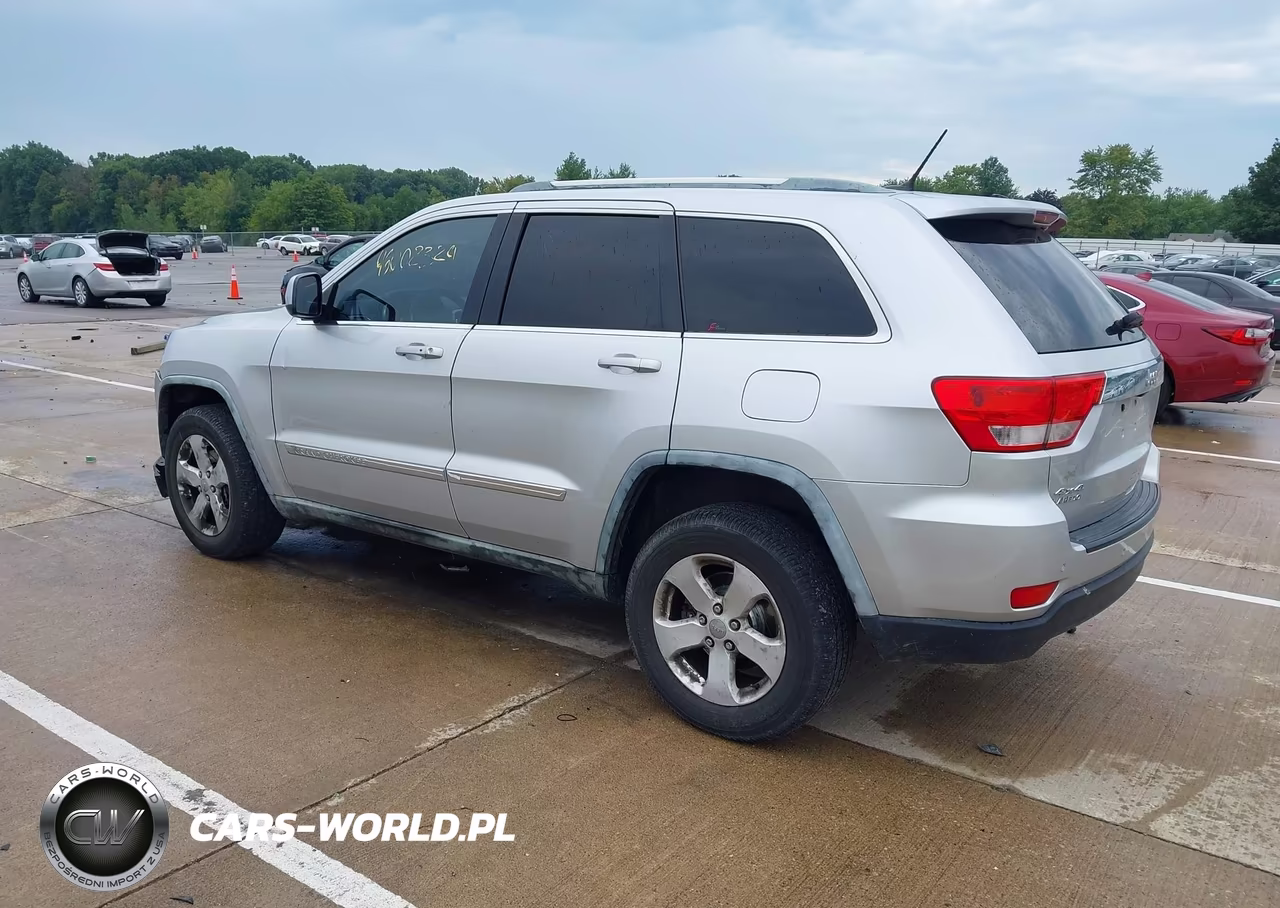 2012 Jeep Grand Cherokee Laredo VIN:1C4RJFAGXCC197071 - 3