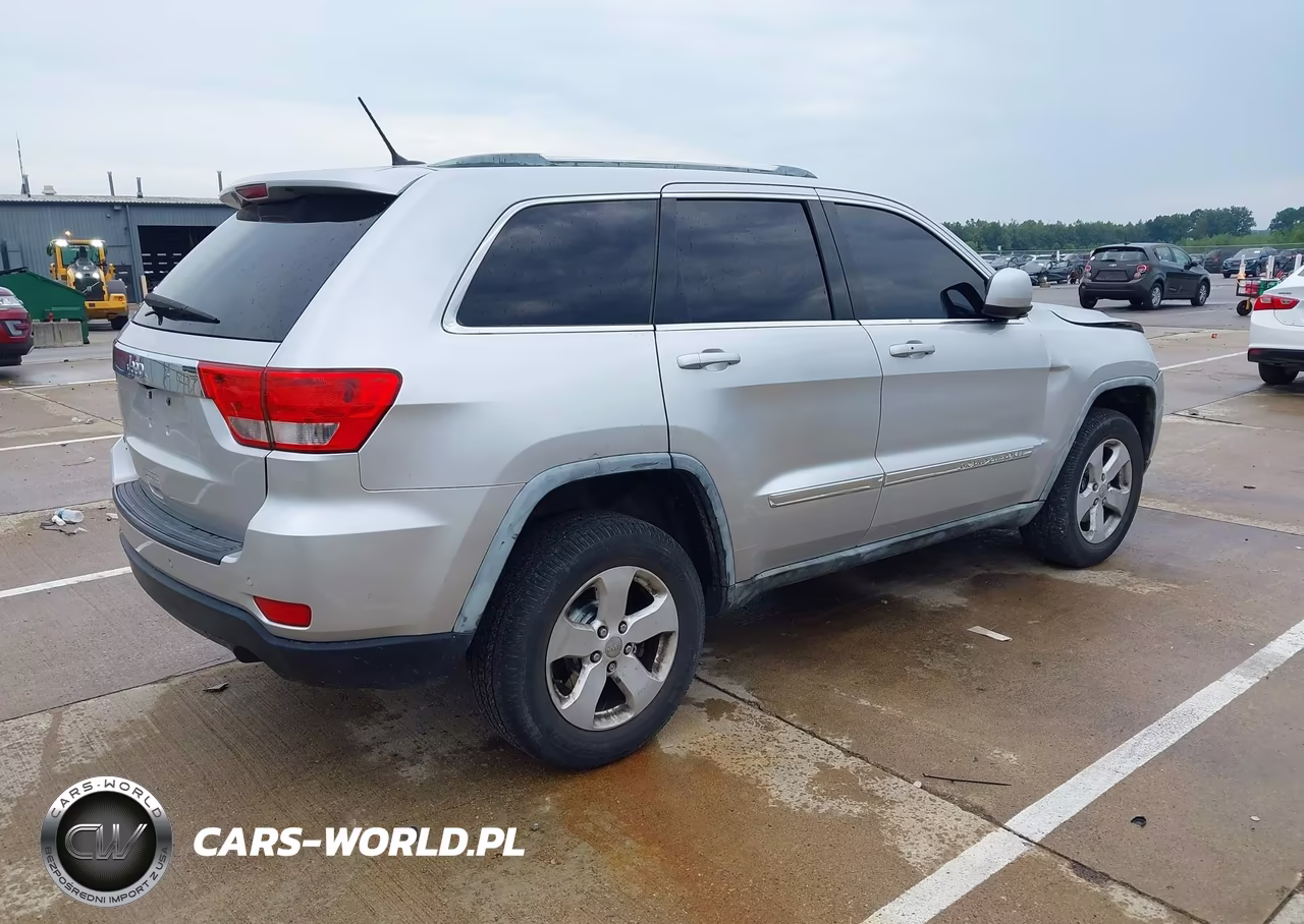 2012 Jeep Grand Cherokee Laredo VIN:1C4RJFAGXCC197071 - 4