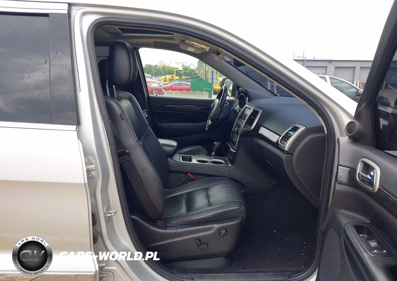 2012 Jeep Grand Cherokee Laredo VIN:1C4RJFAGXCC197071 - 5