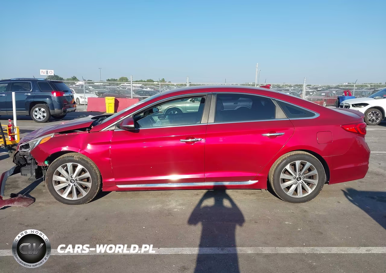 2015 Hyundai Sonata Sport VIN:5NPE34AF3FH070563 - 13