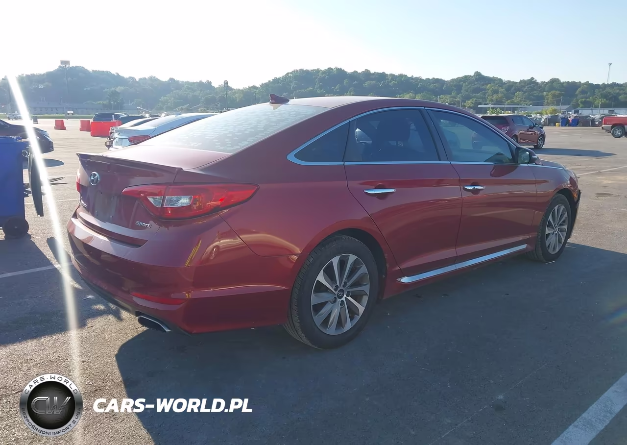 2015 Hyundai Sonata Sport VIN:5NPE34AF3FH070563 - 4