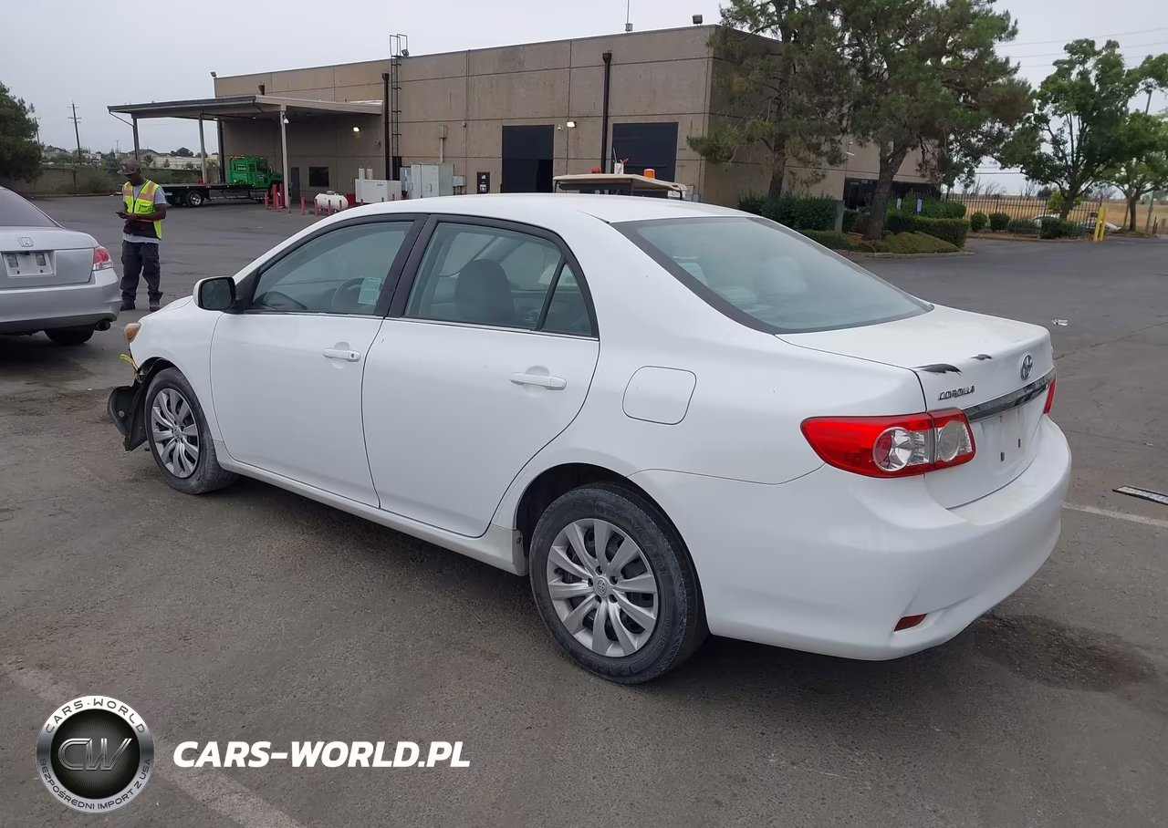 2013 Toyota Corolla Le VIN:5YFBU4EE9DP109352 - 3