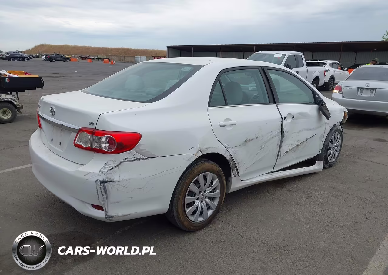 2013 Toyota Corolla Le VIN:5YFBU4EE9DP109352 - 4