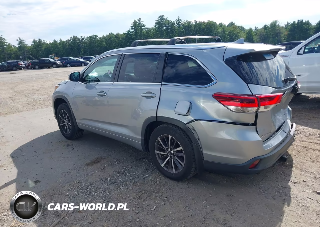 2017 Toyota Highlander Xle VIN:5TDJZRFH4HS365852 - 3