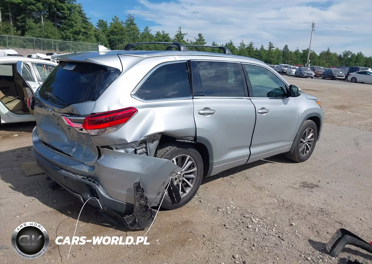 2017 Toyota Highlander Xle VIN:5TDJZRFH4HS365852 - 4
