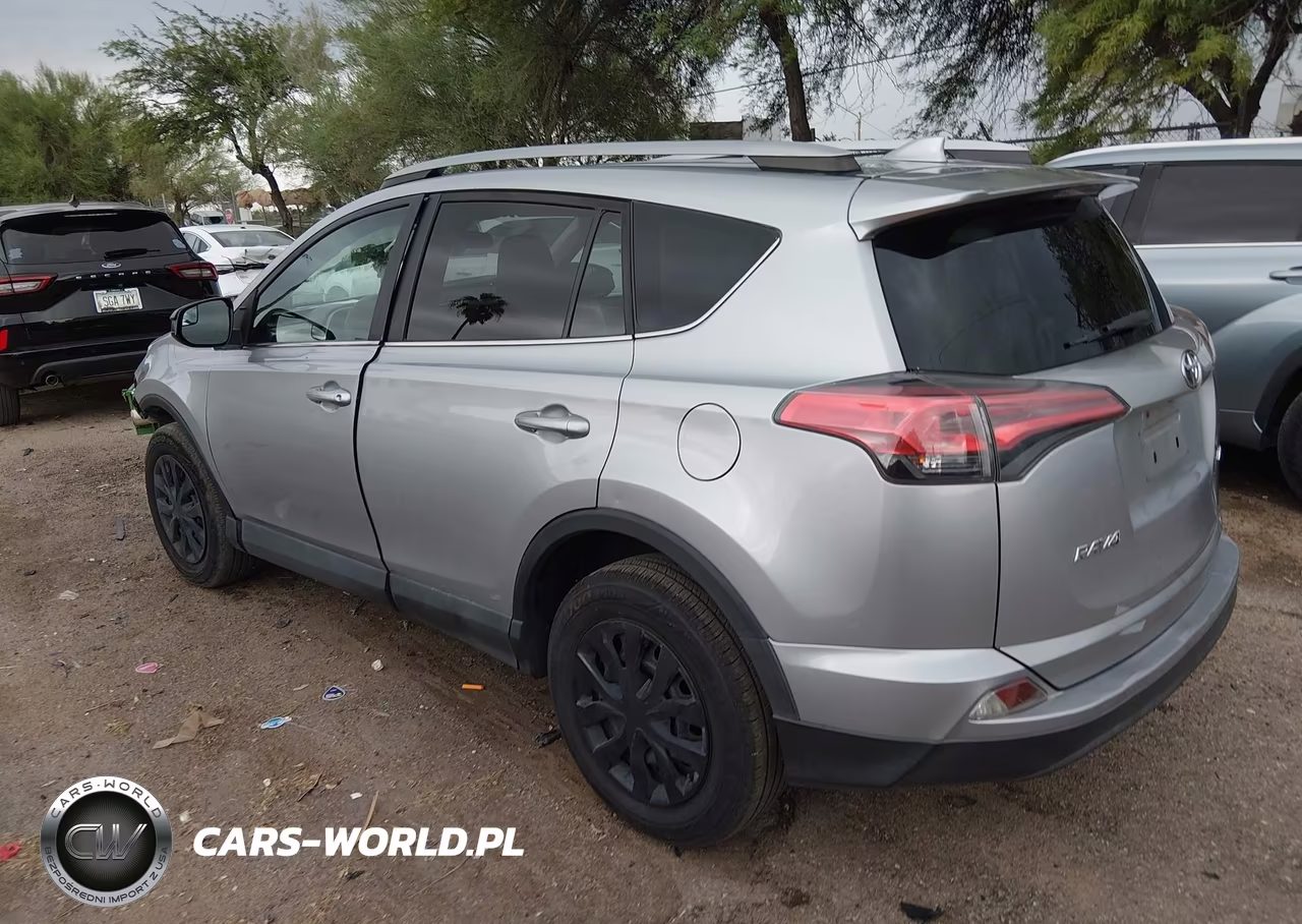 2018 Toyota Rav4 Le VIN:2T3ZFREV3JW416880 - 3