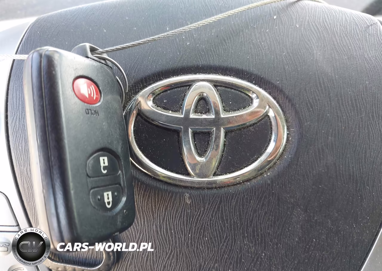 2013 Toyota Prius Two VIN:JTDKN3DU0D1729852 - 11