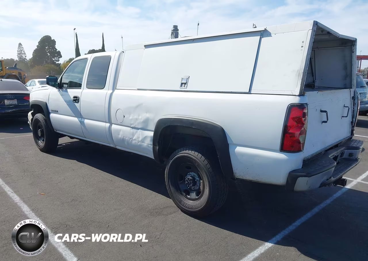 2007 Chevrolet Silverado 2500Hd Classic Work Truck VIN:1GCHC29U57E195649 - 3