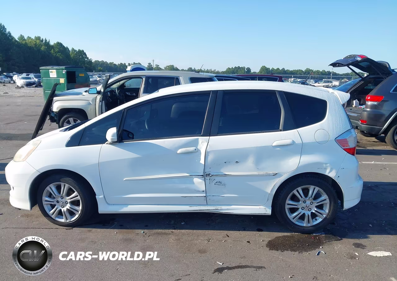 2011 Honda Fit Sport VIN:JHMGE8H56BS005112 - 14