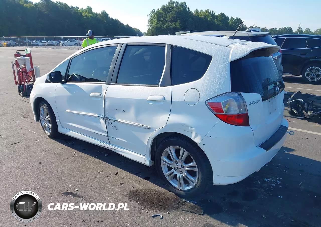 2011 Honda Fit Sport VIN:JHMGE8H56BS005112 - 3
