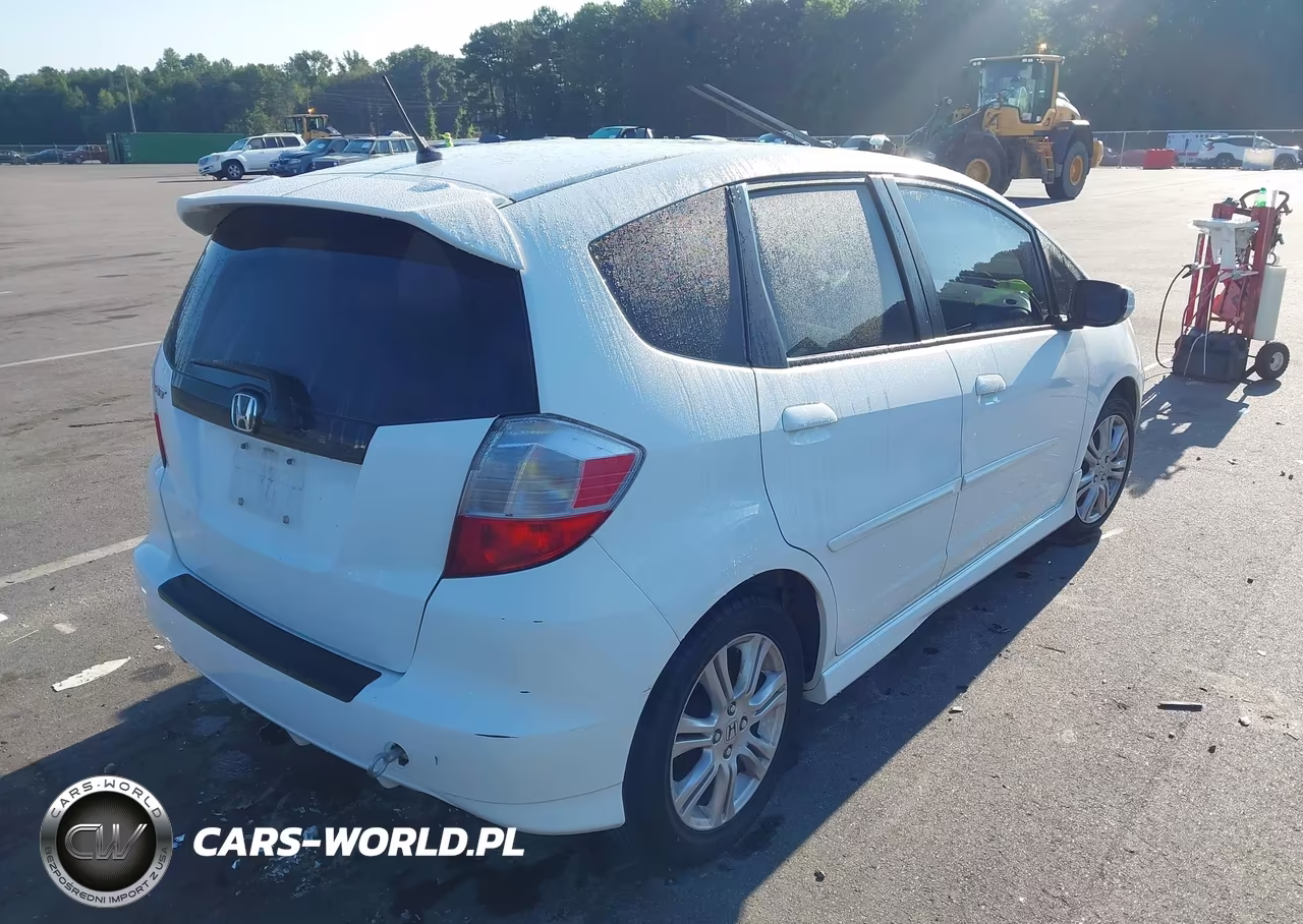 2011 Honda Fit Sport VIN:JHMGE8H56BS005112 - 4